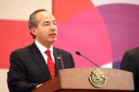 El presidente Felipe Calderón señaló que el combate al delito no sólo se puede sostener en las fuerzas armadas