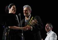 La soprano Ana María Martínez y el tenor Plácido Domingo, durante su participación en el concierto Las mil columnas