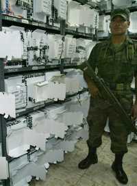 Vigilancia militar en las bodegas donde se encuentran las boletas de la eleccion de 2006