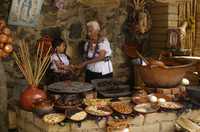 La elaboración del platillo mexicano es transmitida a las nuevas generaciones para no perder la tradición