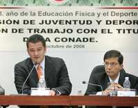 Carlos Hermosillo, titular de la Conade, y el senador Javier Orozco, durante la reunión en Xicoténcatl