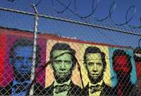 Simpatizantes de Obama pintaron en Los Ángeles el rostro mutante de Abraham Lincoln, el presidente que en el siglo XIX abolió la esclavitud