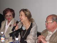 En la imagen, La China Mendoza, Rina Lazo y el crítico Ricardo Pérez Escamilla