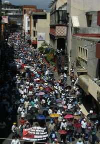 Arribo de contingentes al centro de Cuernavaca, luego de marchar por las principales calles de la ciudad