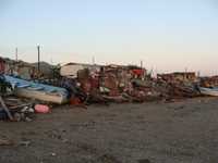 Aspecto de los daños causados por el huracán Norbert en viviendas, lanchas y aperos de pesca de de Puerto Alcatraz, Baja California Sur