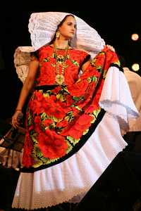 La Sanduga fue el pretexto perfecto para que Susana Harp luciera un traje de tehuana