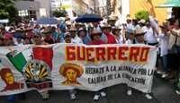 Cientos de profesores de Guerrero marcharon hace unos días en apoyo del movimiento magisterial de Morelos