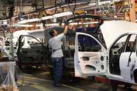 Línea de producción de los autos Chevy en la planta de General Motors de Coahuila