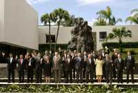 Jefes de Estado y de gobierno en la foto oficial de la Cumbre Iberoamericana, en El Salvador