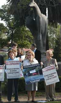 Residentes de las Lomas se han venido manifestando en contra de la construcción de seis pasos a desnivel que pretende la jefa delegacional de Miguel Hidalgo, Gabriela Cuevas Barrón