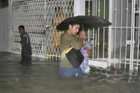 Las inundaciones ocurridas el año pasado en Tabasco, una de las señales de alerta del cambio climático, afirman expertos de Gran Bretaña. La imagen, en Villahermosa