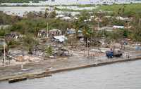 Casas destruidas y abandonadas cerca de Santa Cruz del Sur tras el paso del huracán Paloma