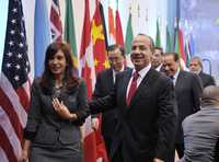 La presidenta de Argentina, Cristina Fernández, con su homólogo de México, Felipe Calderón, ayer durante la reunión del G-20