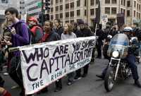 Integrantes de la "cumbre de los pueblos" criticaron las medidas para salvar al capitalismo