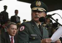 El general Óscar González, nuevo comandante del ejército tras la renuncia del general Mario Montoya por el escándalo de asesinatos extrajudiciales