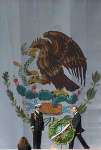 ACTO CONMEMORATIVO. En el Monumento a la Revolución, el presidente Felipe Calderón colocó una ofrenda en la ceremonia por el aniversario 98 de la gesta histórica de 1910 e hizo entrega del Premio Nacional del Deporte