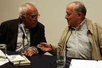 Carlos Monsiváis y Juan Goytisolo, en la presentación del libro más reciente del autor catalán, en el Centro Cultural de España