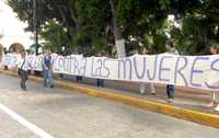 Activistas se manifestaron en diferentes puntos de Mérida, Yucatán, en el contexto del Día Mundial de Lucha Contra la Violencia Hacia la Mujer. Entre sus demandas exigen que se respeten los derechos de las mujeres y no ser discriminadas