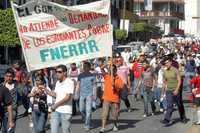 Marcha de ayer en Chilpancingo para exigir a legisladores locales presupuesto para las casas de estudiantes de escasos recursos