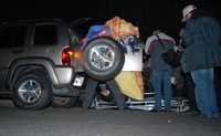 Dentro de un vehículo abandonado en la carretera La Costerita, al sur de Culiacán, Sinaloa, fueron encontrados los cuerpos de dos individuos ejecutados