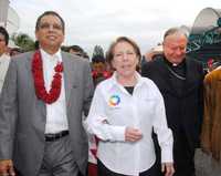 El gobernador de Veracruz, Fidel Herrera Beltrán; la secretaria de Energía, Georgina Kessel Martínez, y el cardenal Juan Sandoval Íñiguez, durante la inauguración del complejo industrial Fefermex, en Cosoleacaque