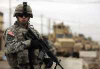 Un soldado monta guardia durante la visita a Mosul del comandante de las tropas estadunidenses en el norte de Irak, el miércoles pasado