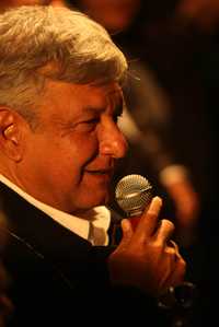 Andrés Manuel López Obrador durante el mitin frente a las instalaciones de Televisa la semana pasada