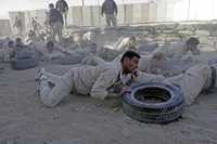 Fuerzas especiales de Irak son adiestradas en la ciudad de Hillah bajo supervisión de comandos militares estadunidenses