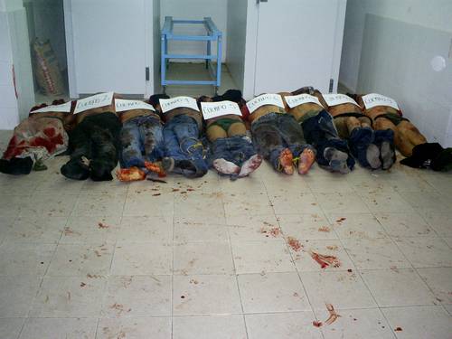 Los cuerpos decapitados de ocho militares y un ex jefe policiaco fueron llevados a la morgue de Chilpancingo