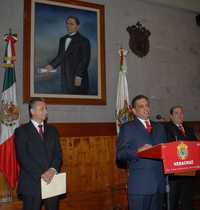 El gobernador de Veracruz, Fidel Herrera Beltrán, tomó protesta a Jerónimo Folgueras Gordillo (izquierda) como nuevo secretario de Turismo y Cultura del estado, en sustitución de Iván Hillman Chapoy (derecha)
