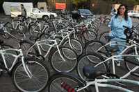 El gobierno capitalino dará en 2009 fuerte impulso al uso de la bicicleta. Se busca que la crisis no afecte la construcción de la ciclovía que correría paralela al Eje Central