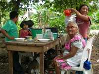 Familia maya del municipio Quintana Roo, Yucatán, una de las comunidades más rezagadas del estado