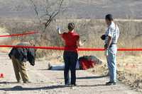 Elementos de la Procuraduría General de Justicia de Chihuahua encontraron diversos casquillos percutidos junto al cadáver de un hombre que fue hallado en la zona norte de la entidad