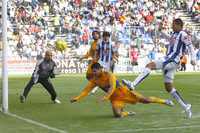 El atribulado Conejo Pérez no logró contener la andanada del conjunto hidalguense, que en el segundo tiempo le anotó tres goles