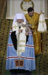 El nuevo patriarca, en el oficio religioso de la catedral moscovita