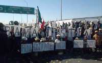 En Ciudad Juárez, Chihuahua, cientos de manifestantes cerraron al menos dos horas el puente internacional Córdova-Américas