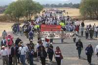 Aspecto de la marcha que ayer se efectuó en Teotihuacán