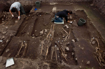 Hallan complejo funerario en Tlatelolco