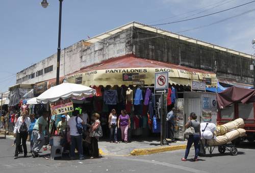 beneficio vagón Humano La Jornada: Sucumbe el mercado de Mixcalco ante el comercio informal y la  inseguridad